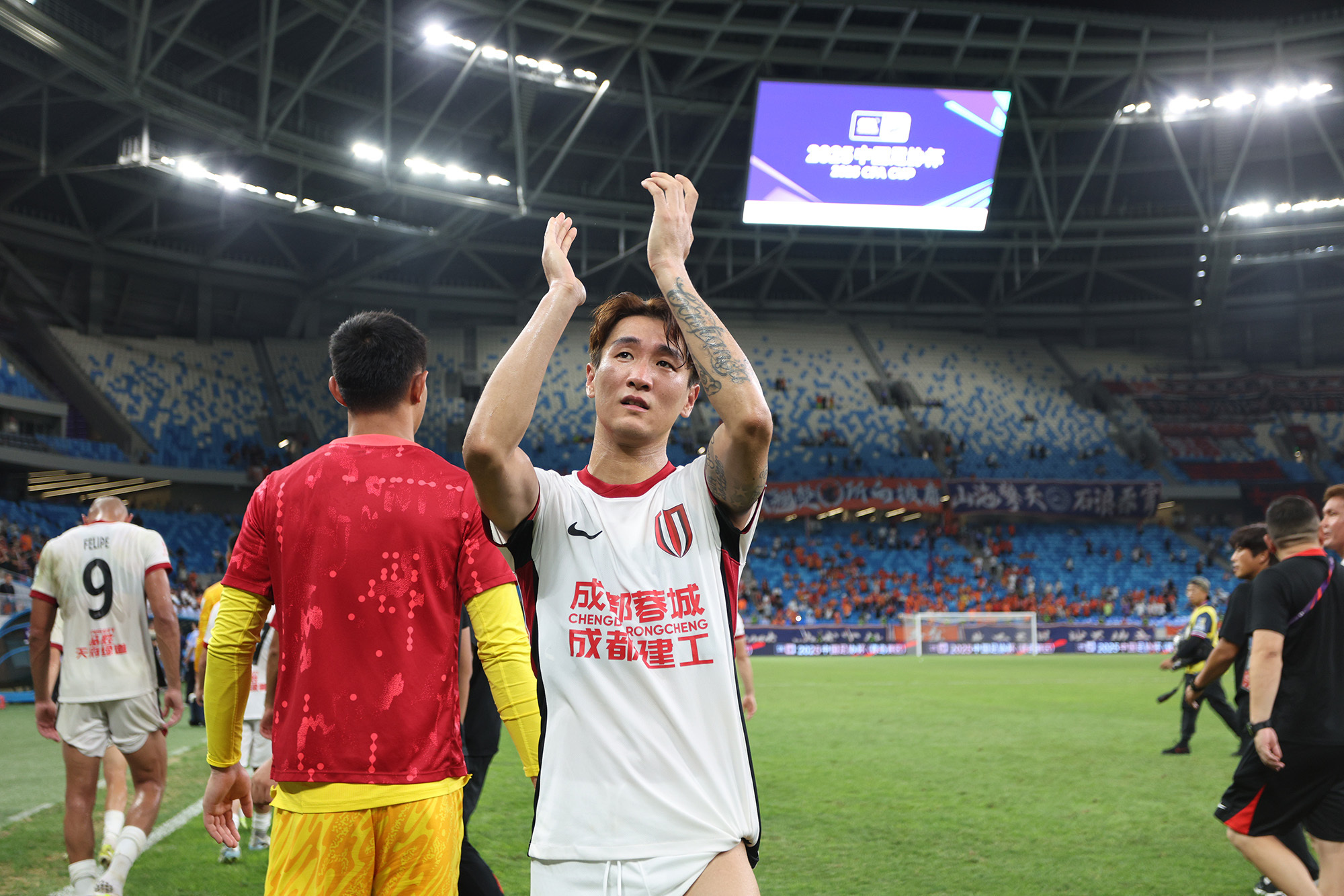 雷竞技竞猜成都蓉城迎欧超杯关键赛，窗口期远射贴柱，话题不断，年轻球员得到机会的简单介绍