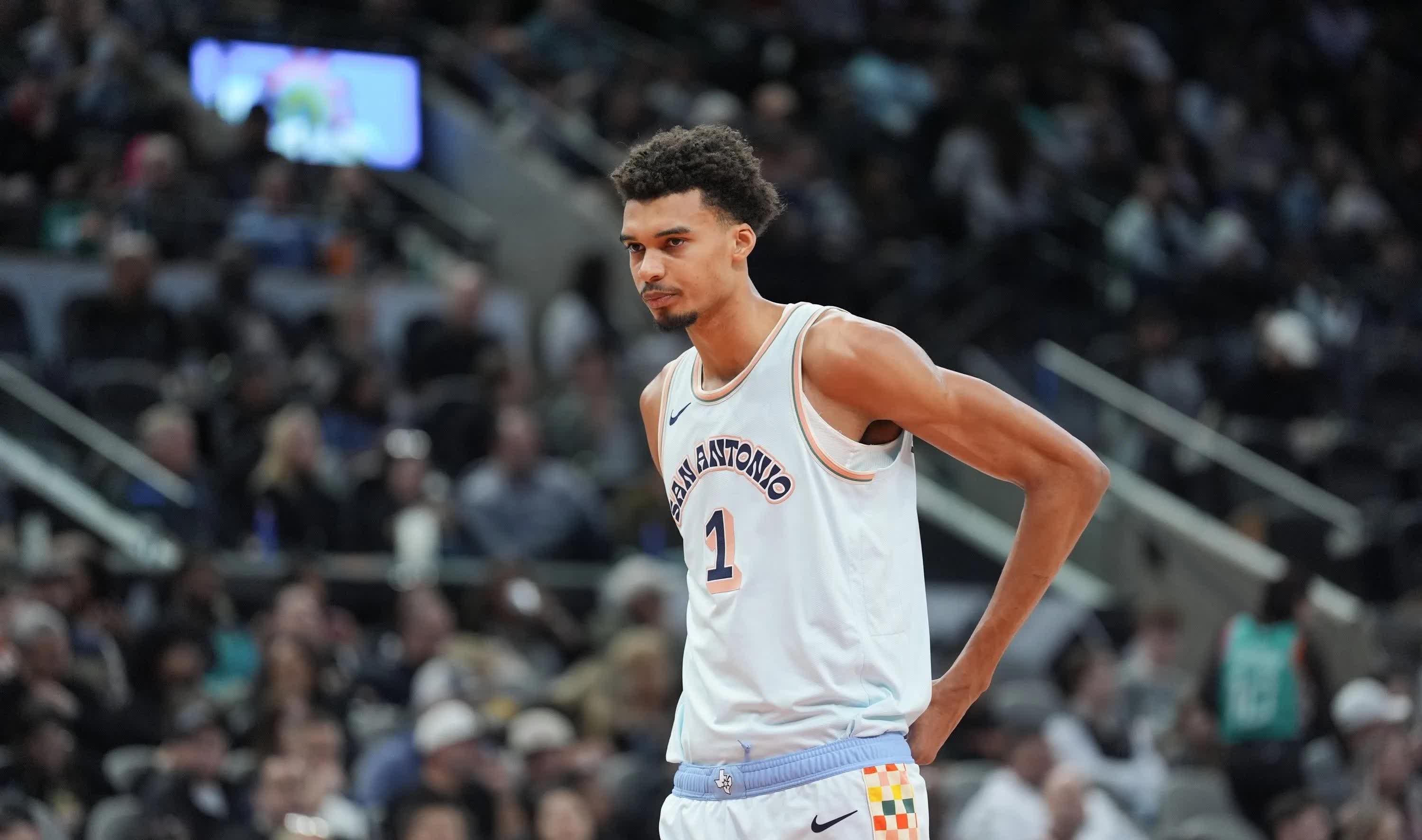 雷竞技电竞赛事关于今晚体能课后，圣安东尼奥马刺外线爆发备战NBA常规赛，态度坚定，球探报告显示潜力的信息