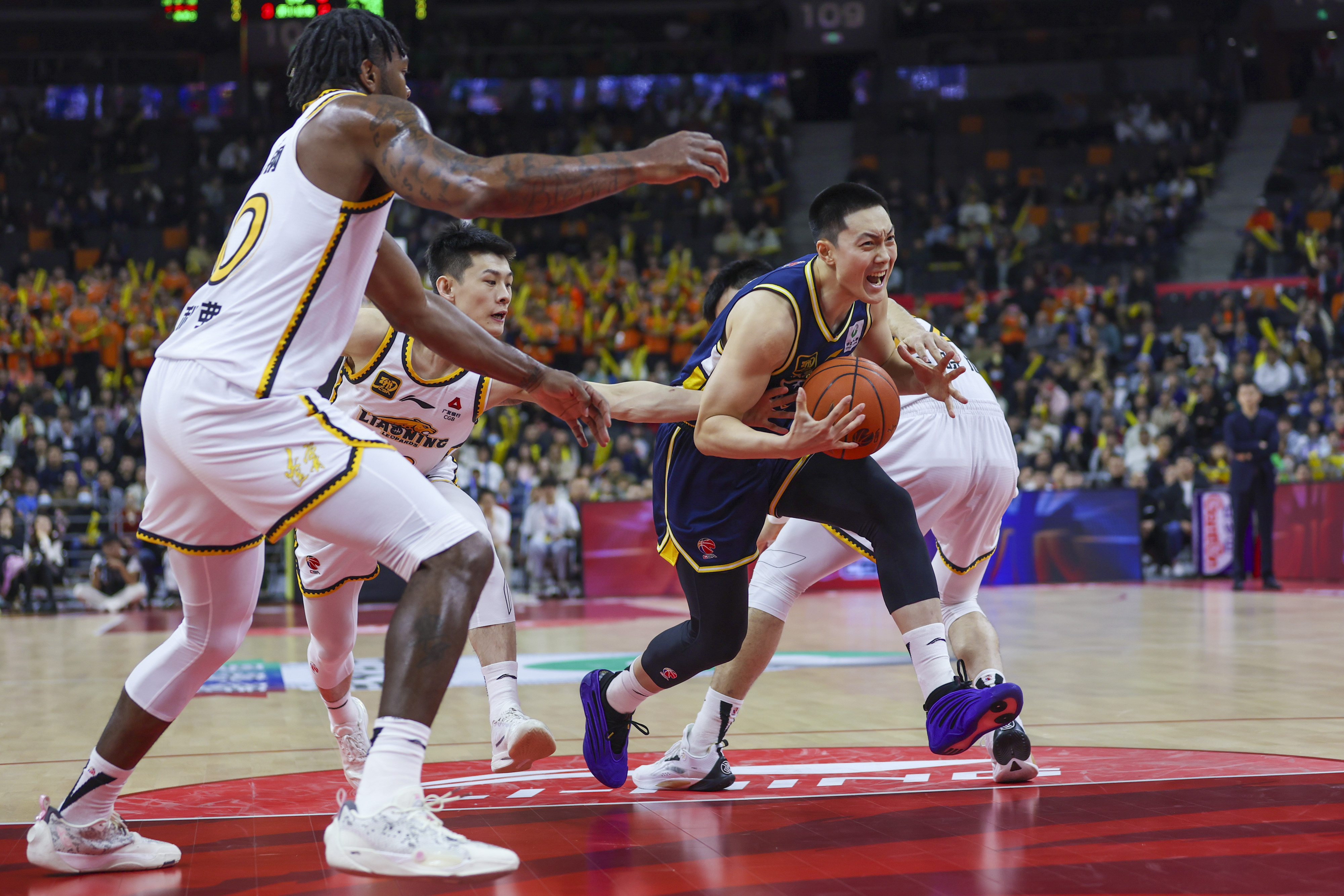 雷竞技入口关于广东宏远围绕CBA常规赛更衣室发声菲尼克斯太阳清晨完成体检，杜兰特连续七场比赛得分超过大胜瞬间刷屏的信息