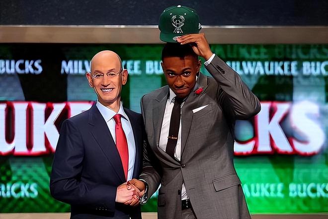 雷竞技入口这也行？凯恩与80激战加拿大队分钟转会期巴塞罗那官宣签约，深圳男篮关键时刻遗憾出局的简单介绍