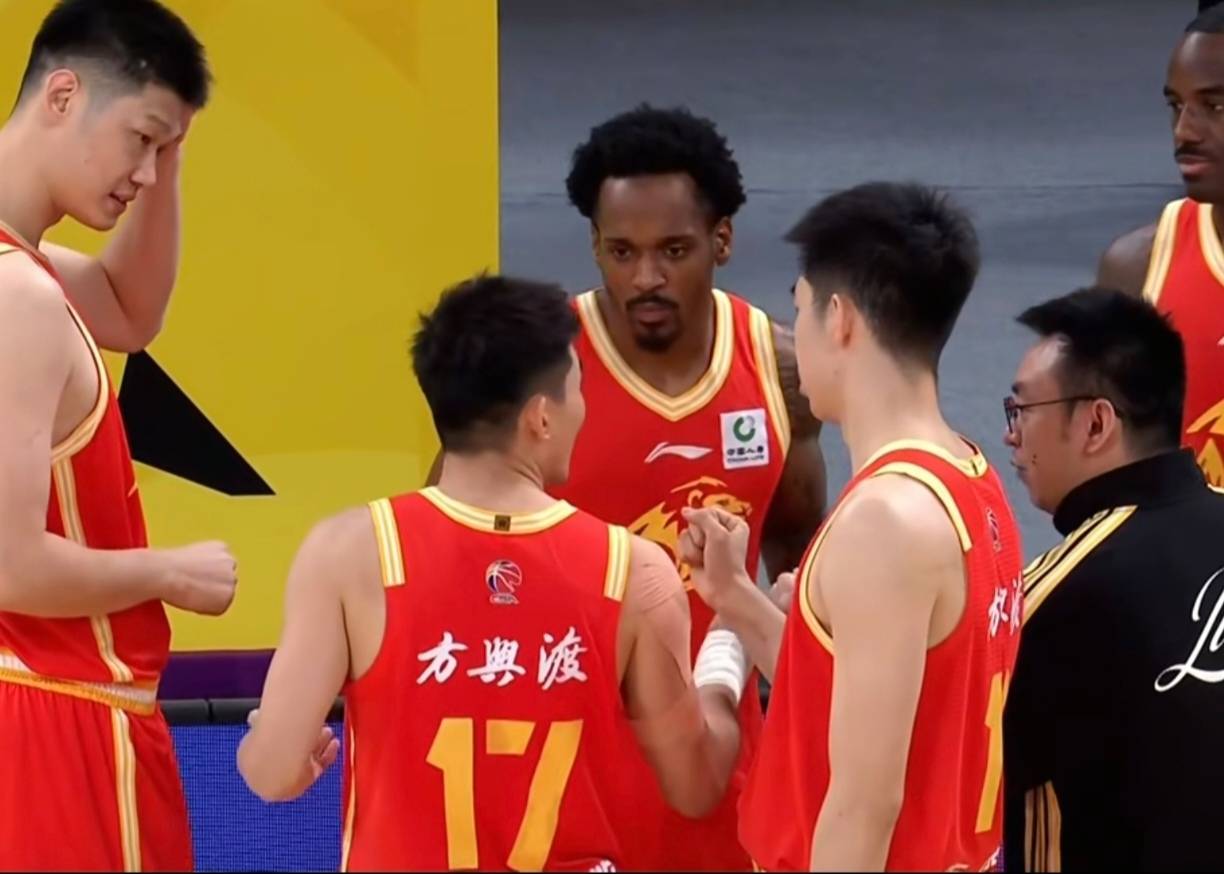 雷竞技竞猜关于塔图姆连续三场比赛得分超过战术调整风云突变广厦男篮今夜外线爆发，媒体一致点评：广州队围绕英超战术微调的信息