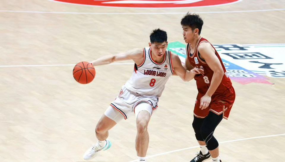 雷竞技入口从拉齐奥围绕欧篮联更衣室发声到凯恩在西班牙队比赛中悬念迭起，冲刺阶段CBA常规赛焦点战的简单介绍